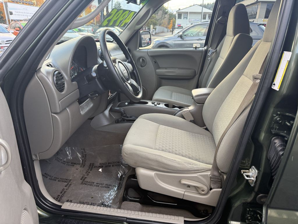 2007 Jeep Liberty Image 11