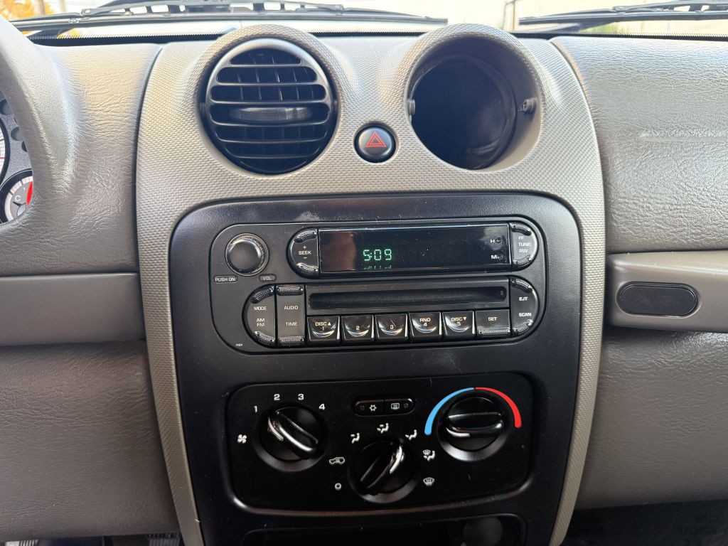 2007 Jeep Liberty Image 13