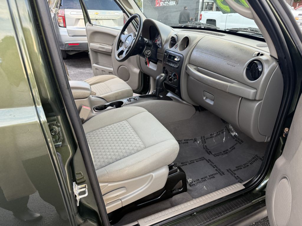 2007 Jeep Liberty Image 15