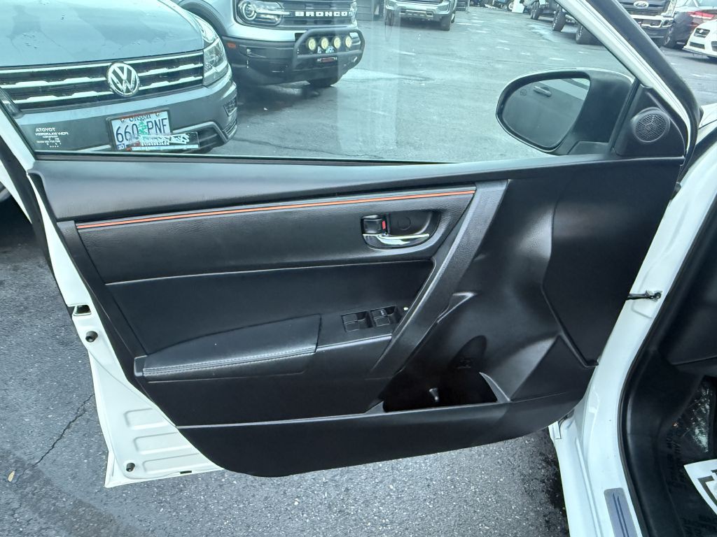 2017 Toyota Corolla Image 8