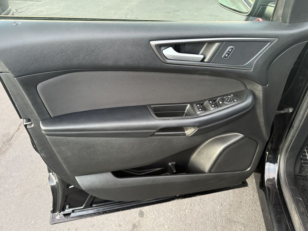 2018 Ford Edge Image 9