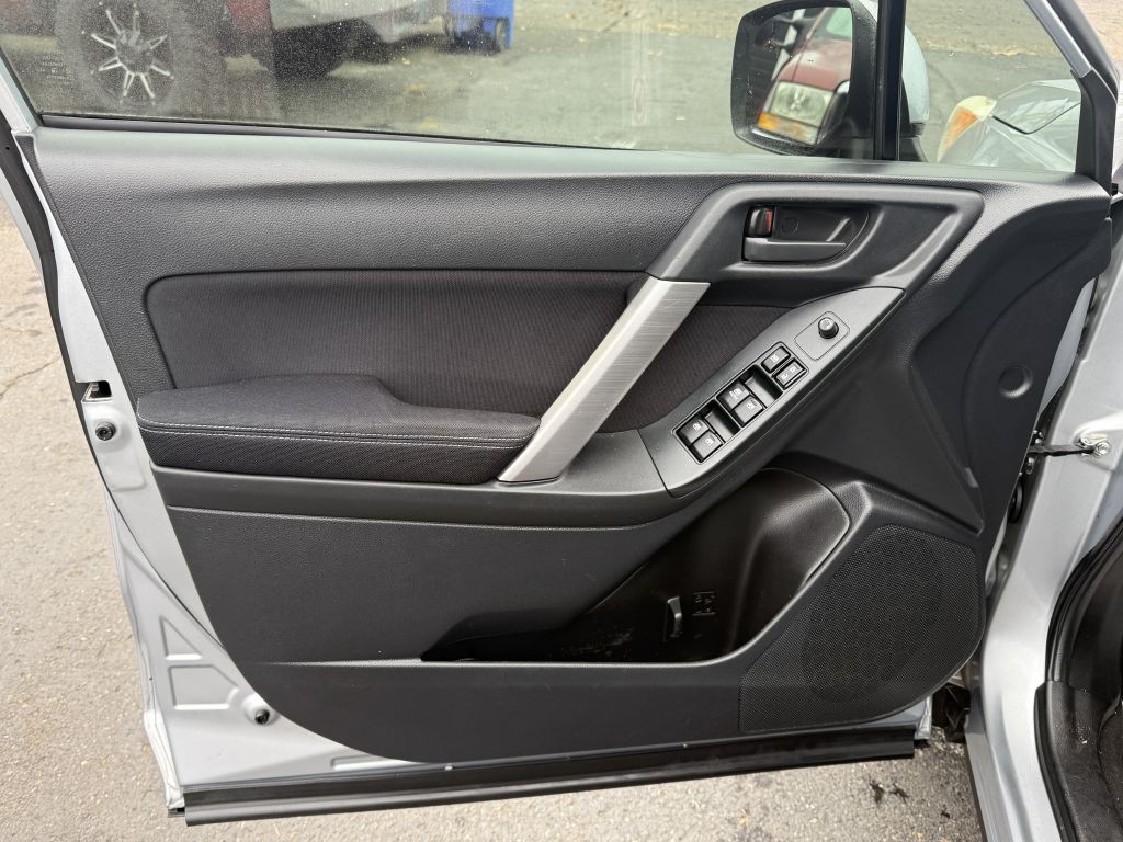 2015 Subaru Forester Image 9