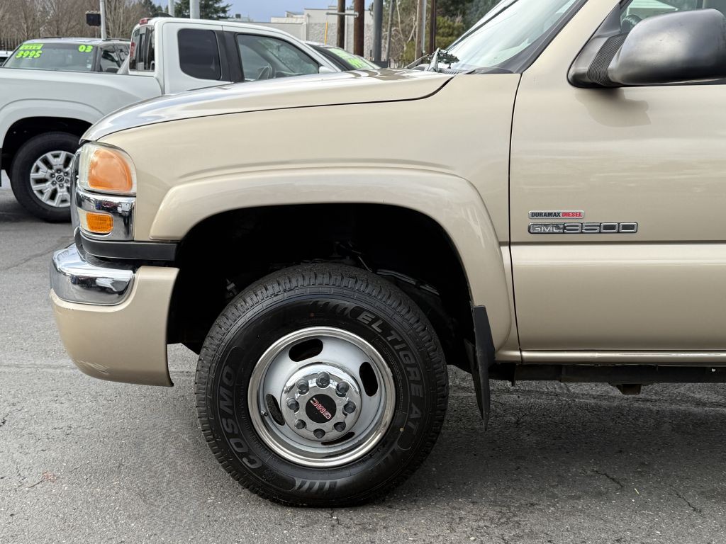 2004 GMC Sierra Image 3