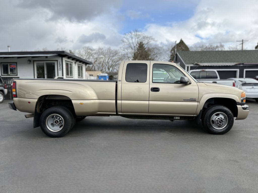 2004 GMC Sierra Image 8