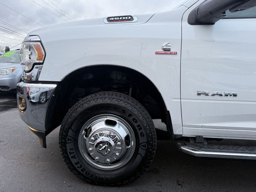 2024 RAM 3500 Image 9