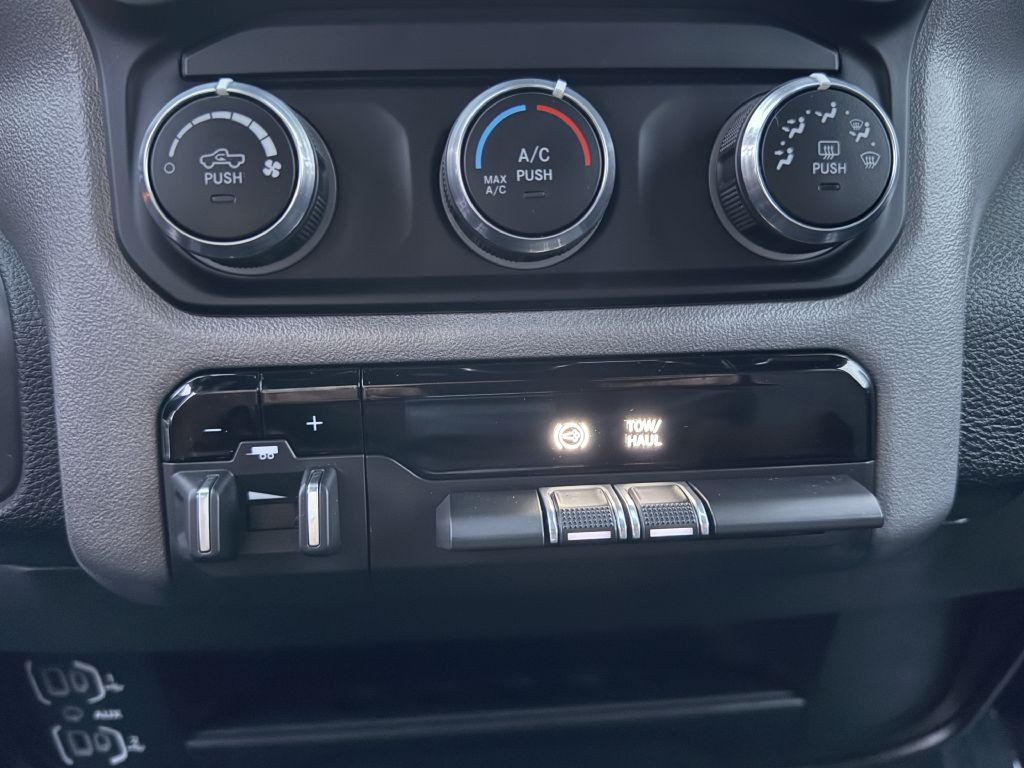 2024 RAM 3500 Image 16