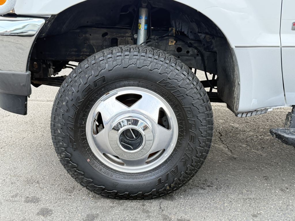 2004 Ford F-350 Image 2