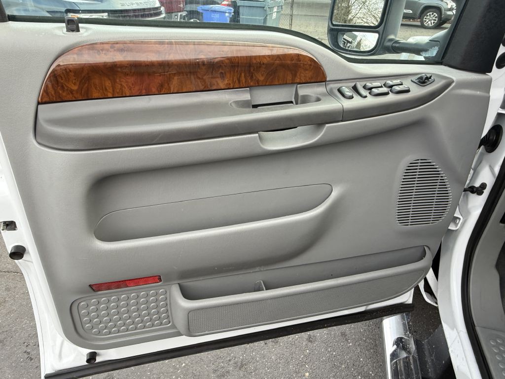 2004 Ford F-350 Image 10