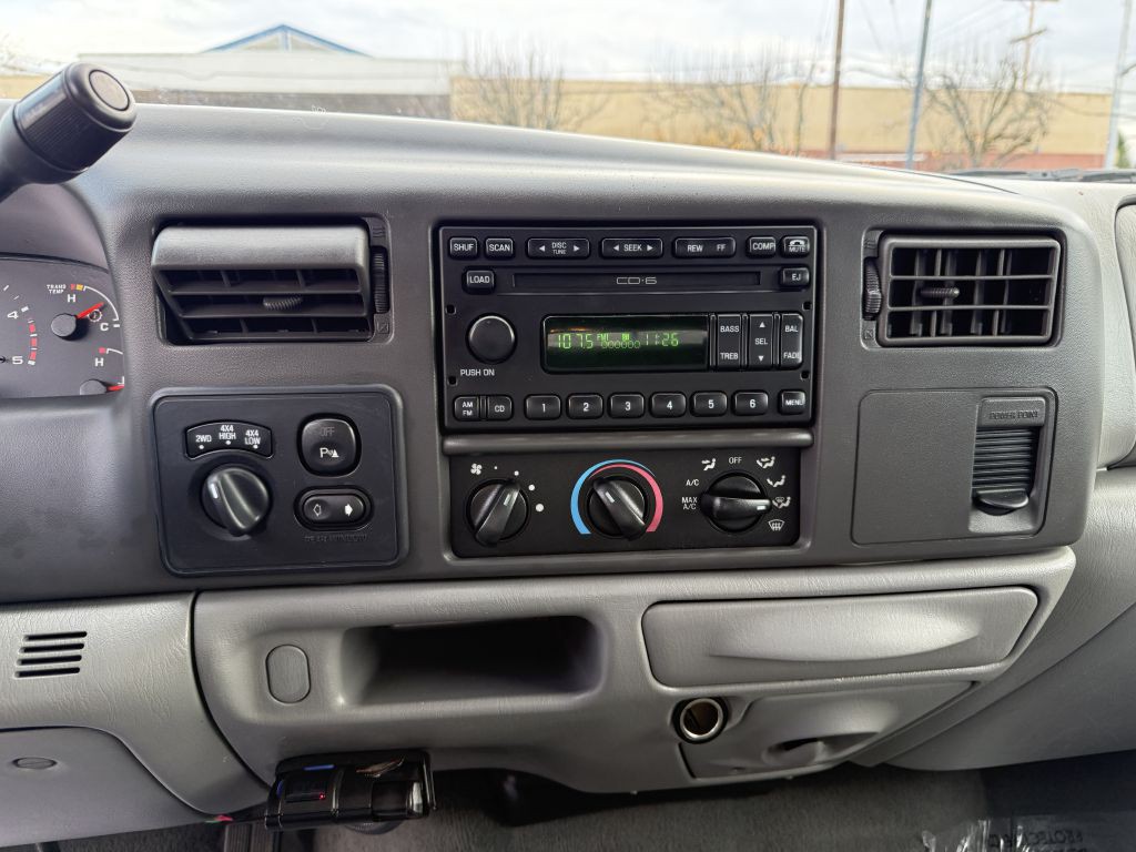 2004 Ford F-350 Image 12