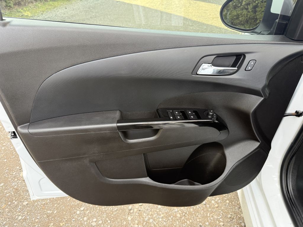 2017 Chevrolet Sonic Image 9