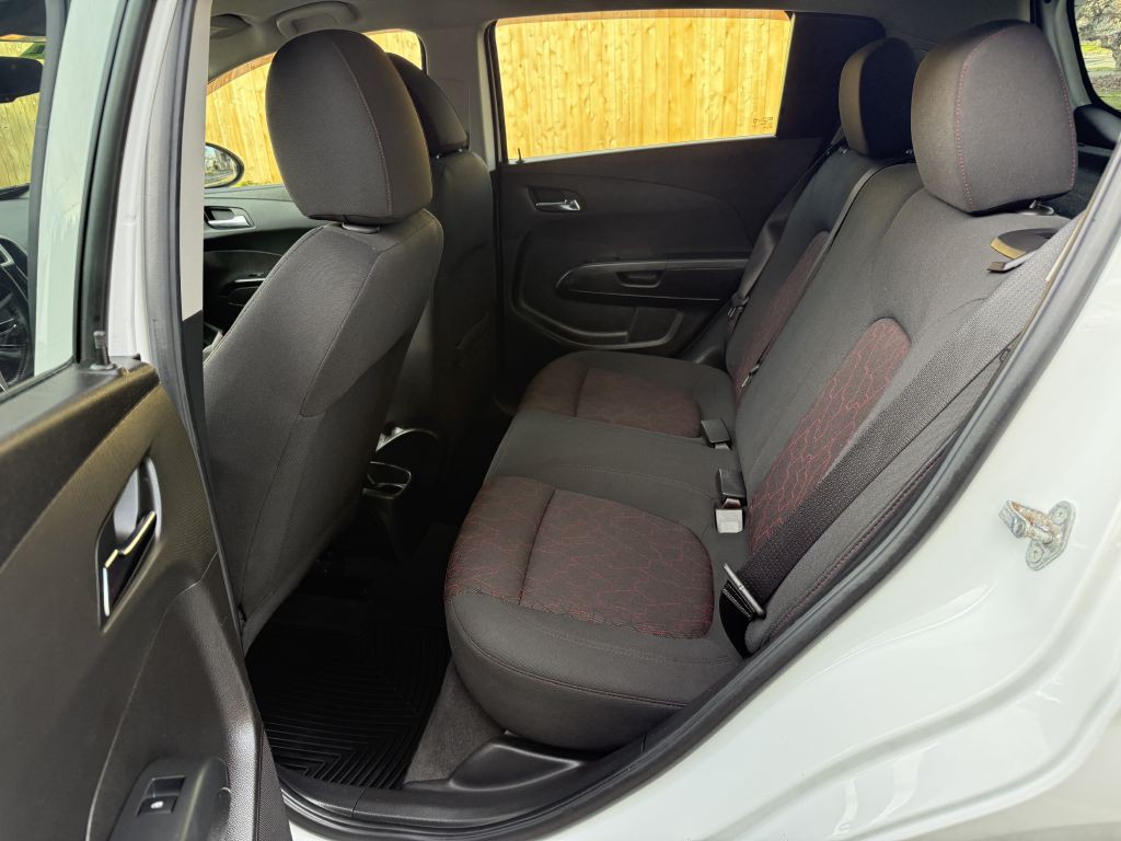 2017 Chevrolet Sonic Image 14