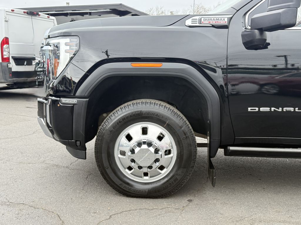 2024 GMC Sierra Image 9