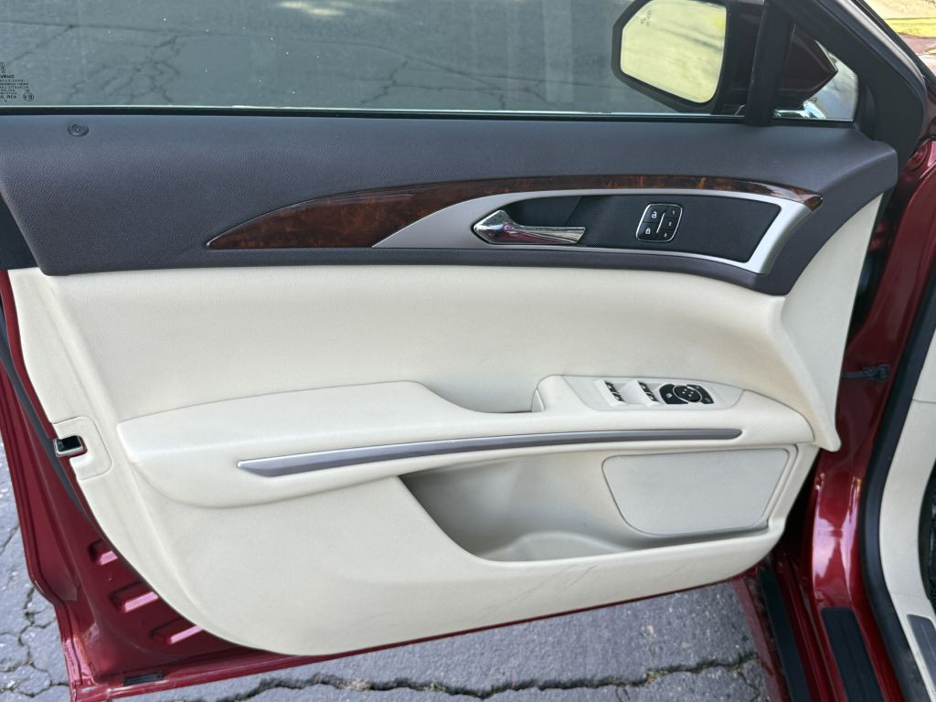 2013 Lincoln MKZ Image 9