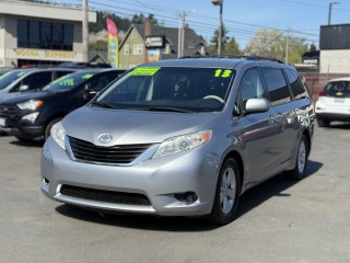 Image for 2013 Toyota Sienna LE ID: 7325679