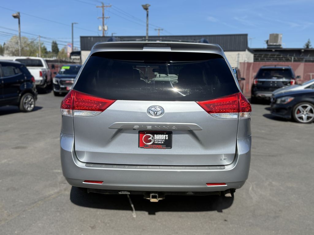 2013 Toyota Sienna Image 5