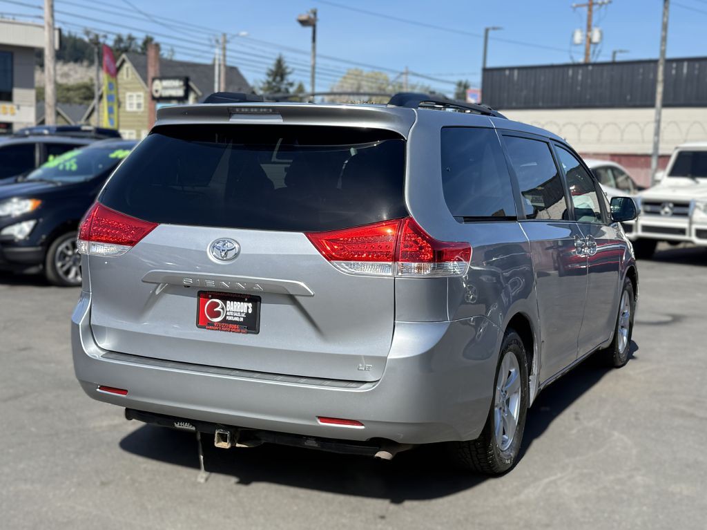 2013 Toyota Sienna Image 6