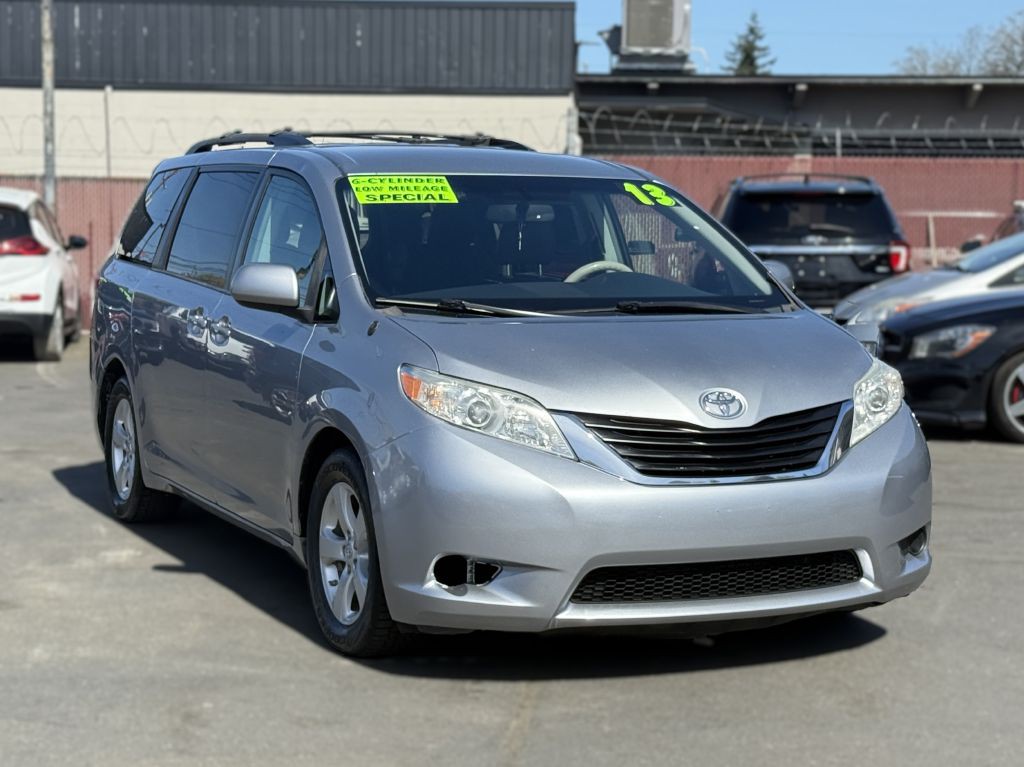 2013 Toyota Sienna Image 8
