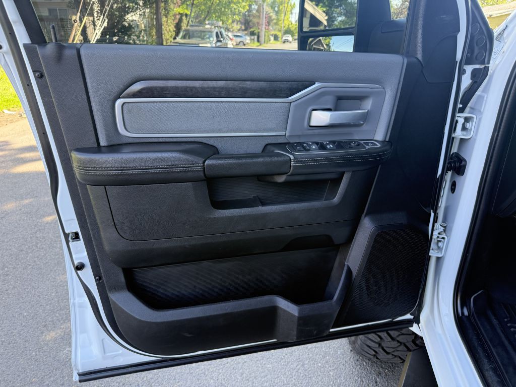 2023 RAM 3500 Image 11