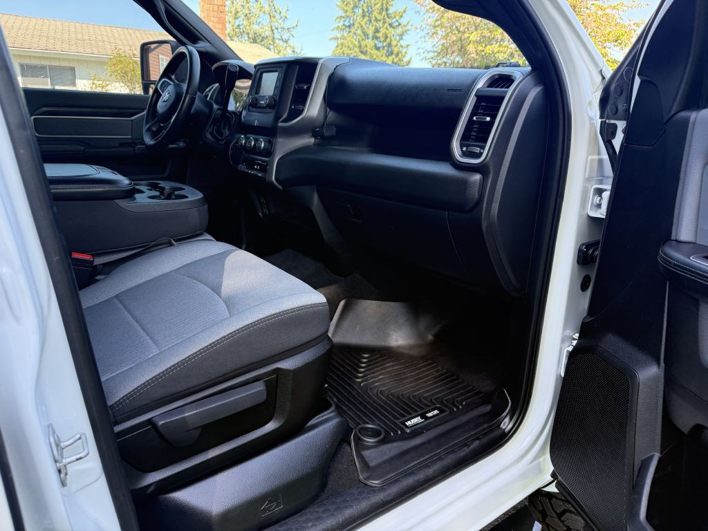 2023 RAM 3500 Image 16