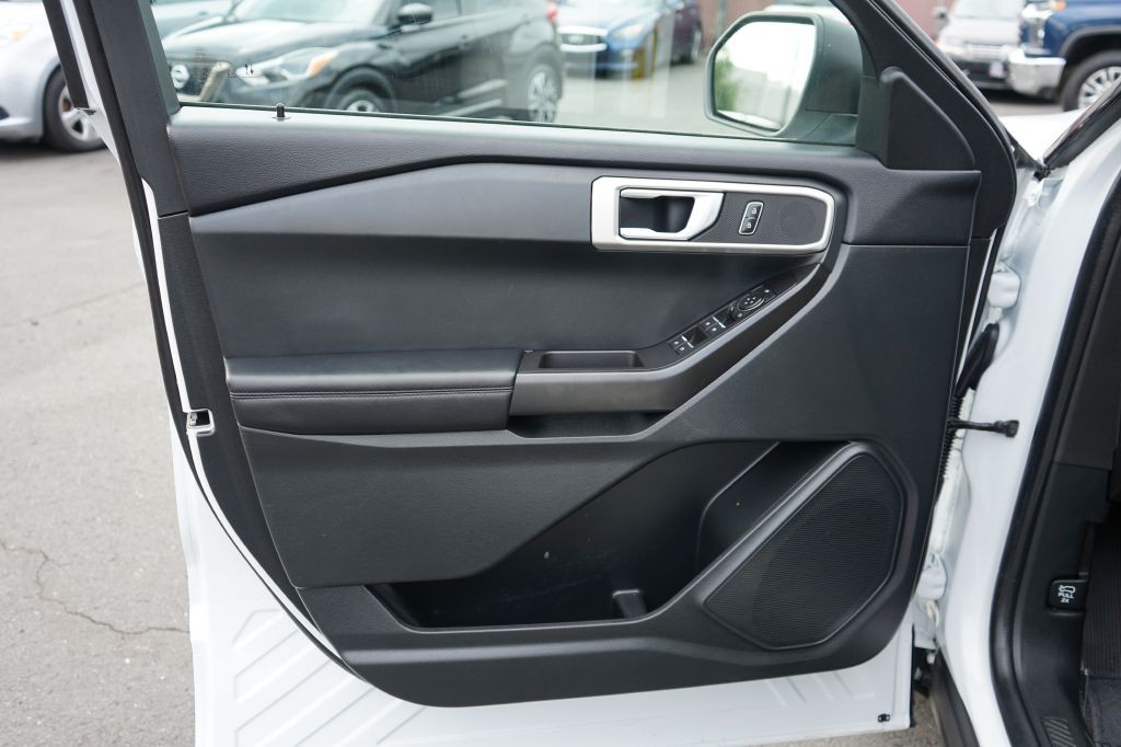 2022 Ford Explorer Image 9