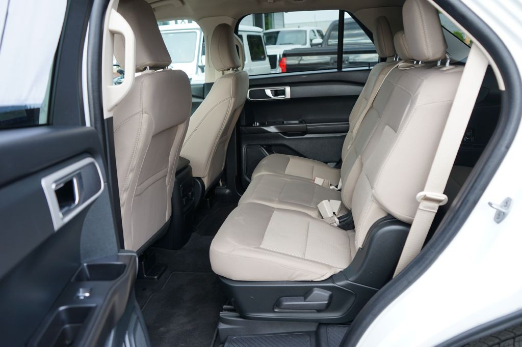 2022 Ford Explorer Image 13