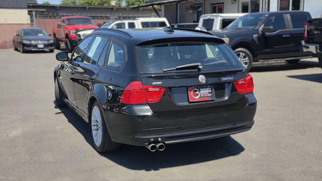2011 BMW 3 Series Image 4