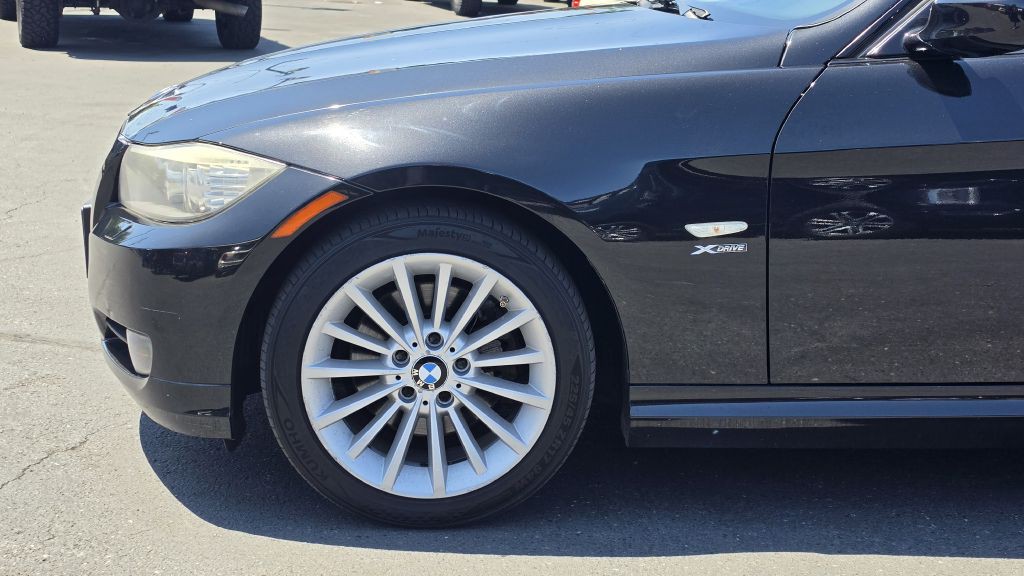 2011 BMW 3 Series Image 9