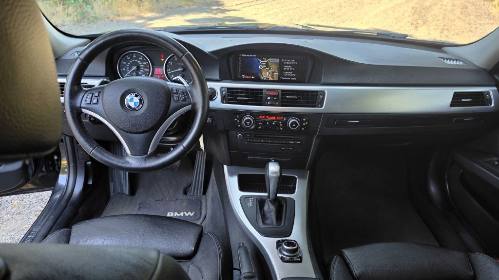 2011 BMW 3 Series Image 14