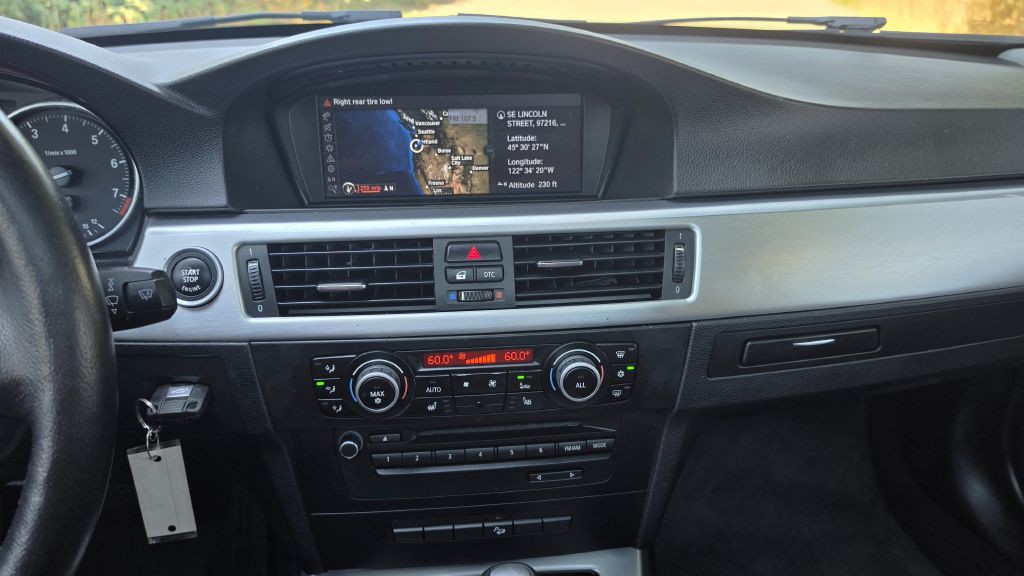 2011 BMW 3 Series Image 15