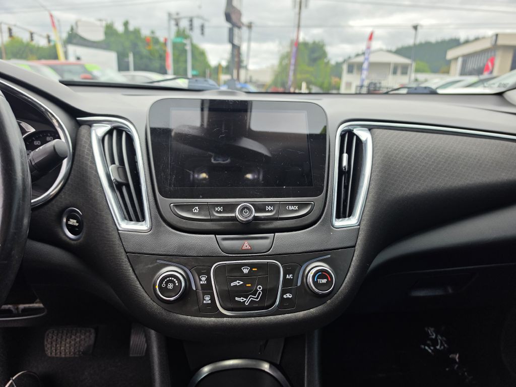 2018 Chevrolet Malibu Image 12