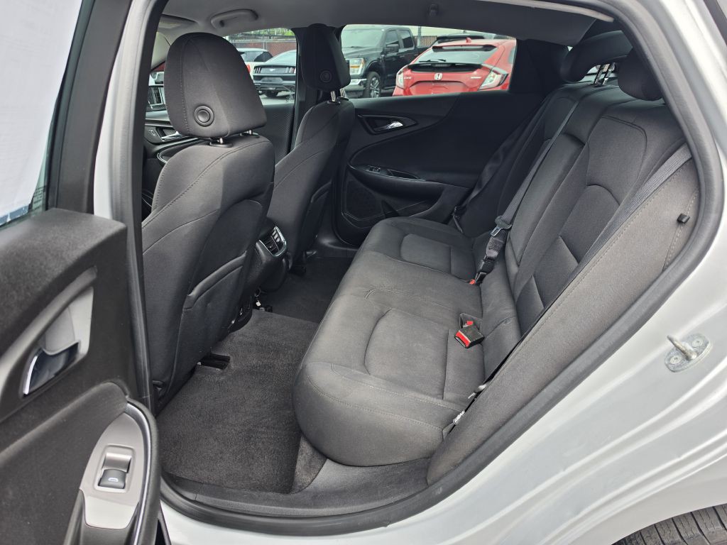 2018 Chevrolet Malibu Image 13