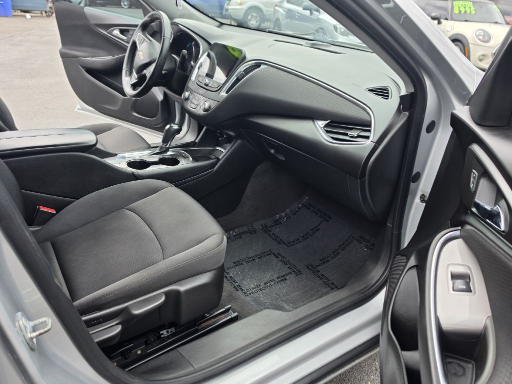 2018 Chevrolet Malibu Image 14