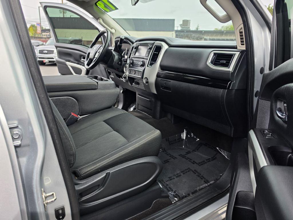 2019 Nissan Titan Image 16