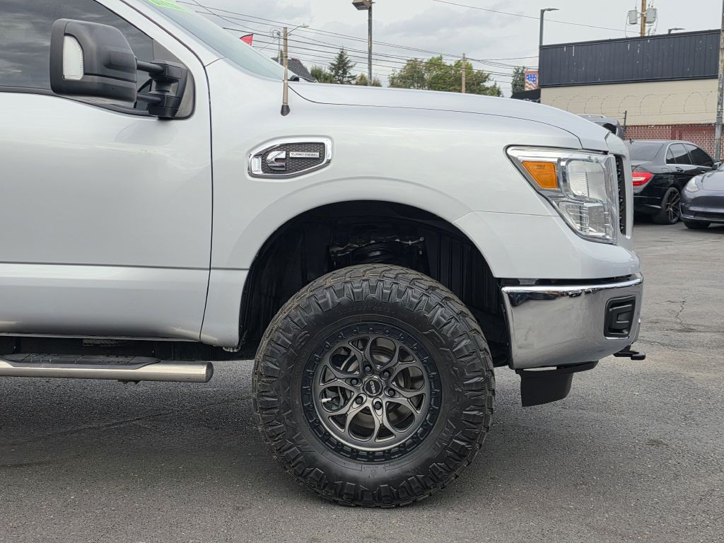 2019 Nissan Titan Image 9
