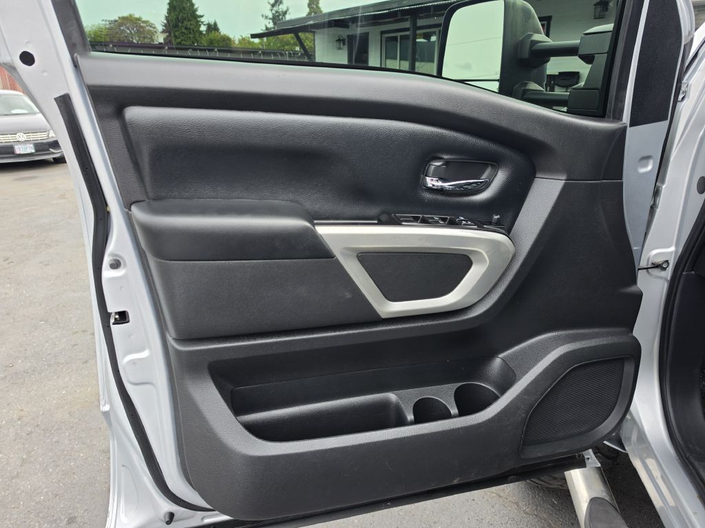 2019 Nissan Titan Image 11