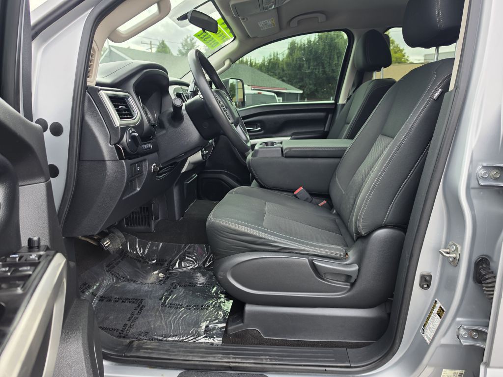 2019 Nissan Titan Image 12
