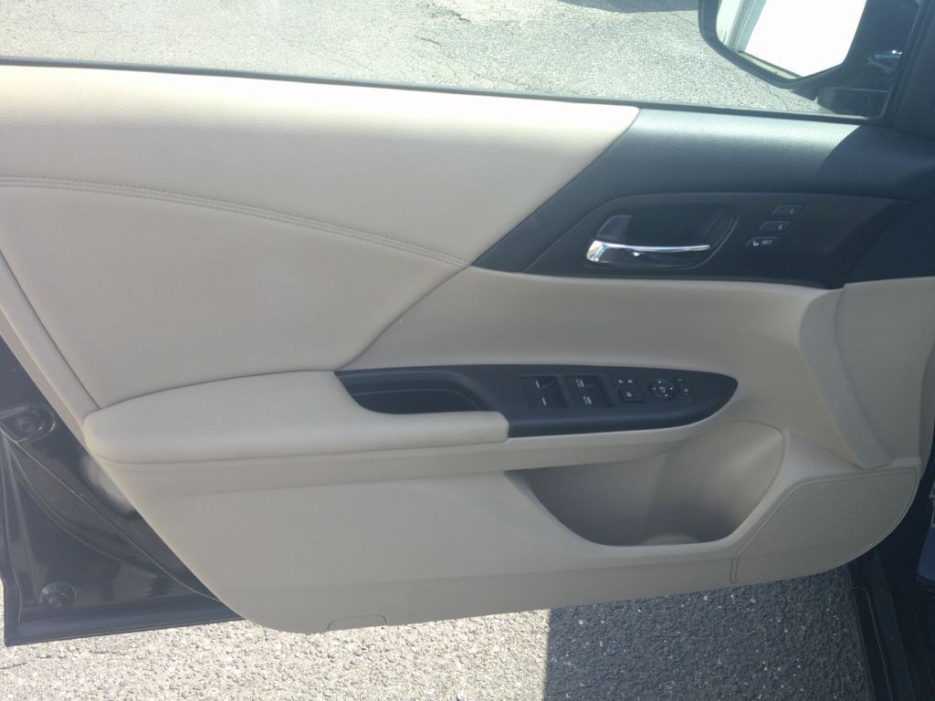 2015 Honda Accord Image 18