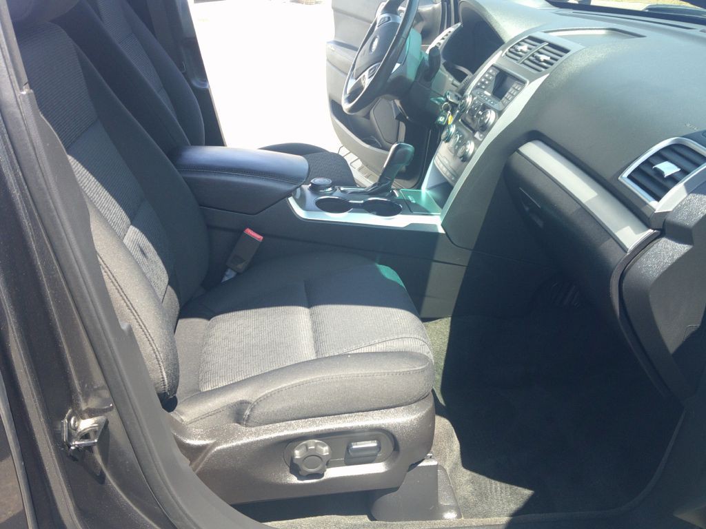2015 Ford Explorer Image 9