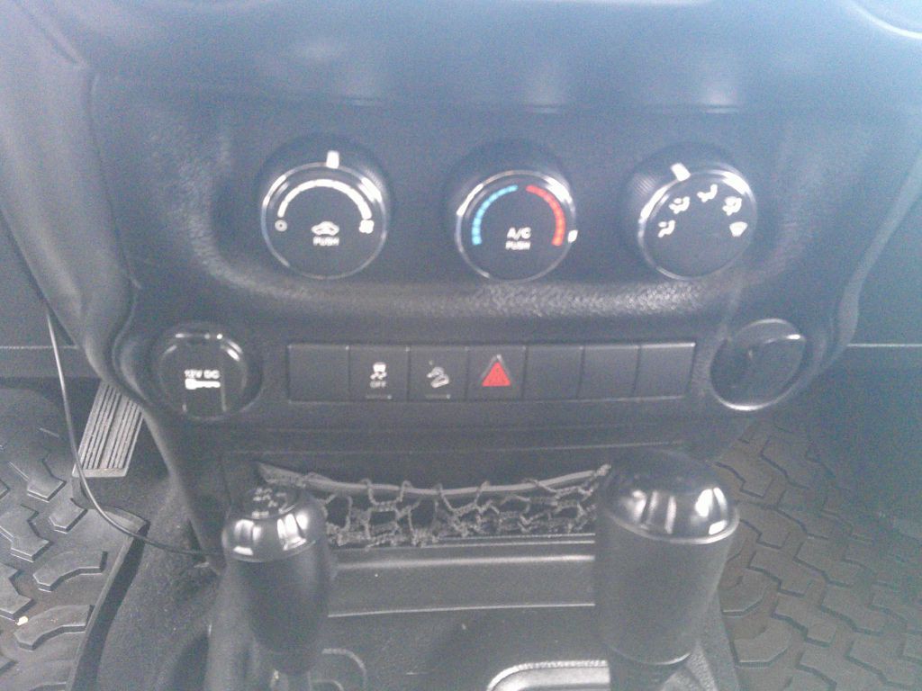 2013 Jeep Wrangler Image 13