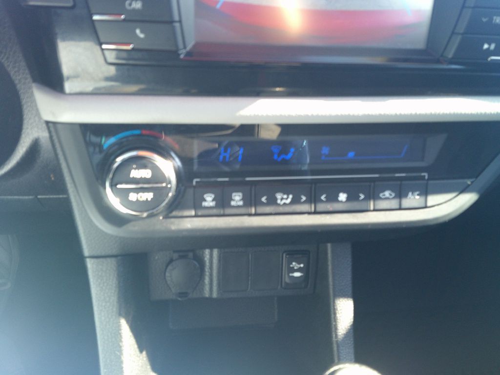 2015 Toyota Corolla Image 13