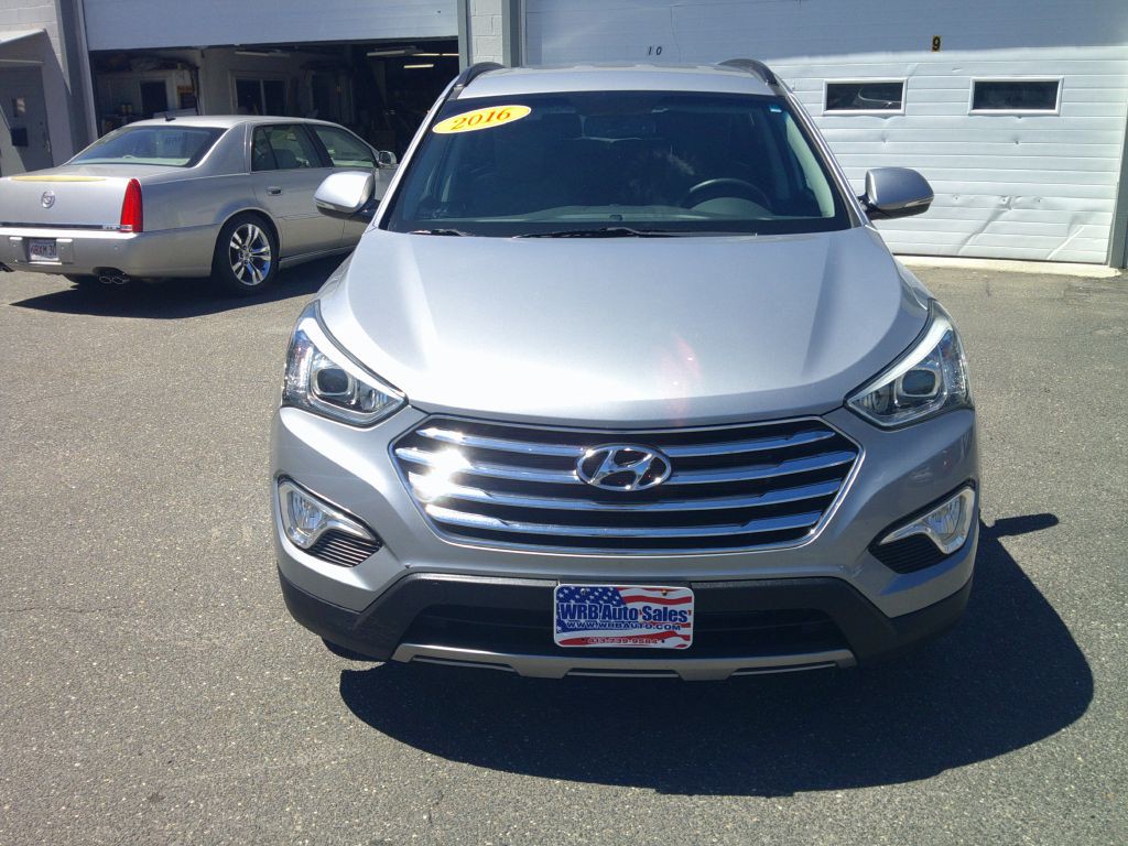 2016 Hyundai Santa Fe Image 2