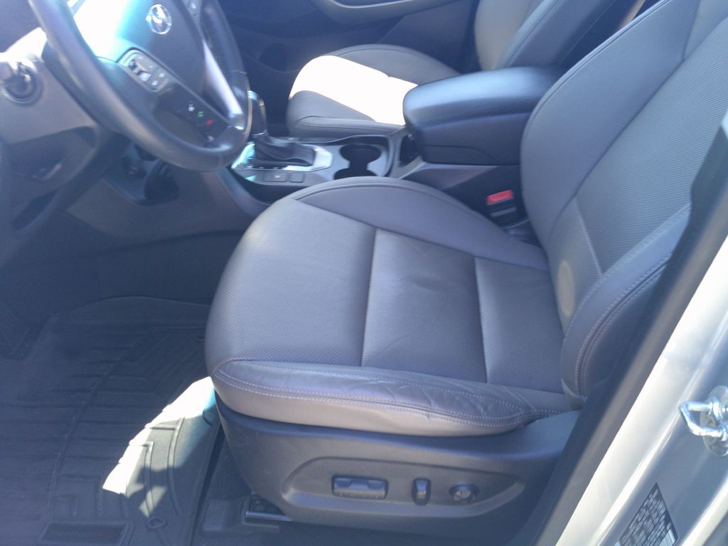 2016 Hyundai Santa Fe Image 10