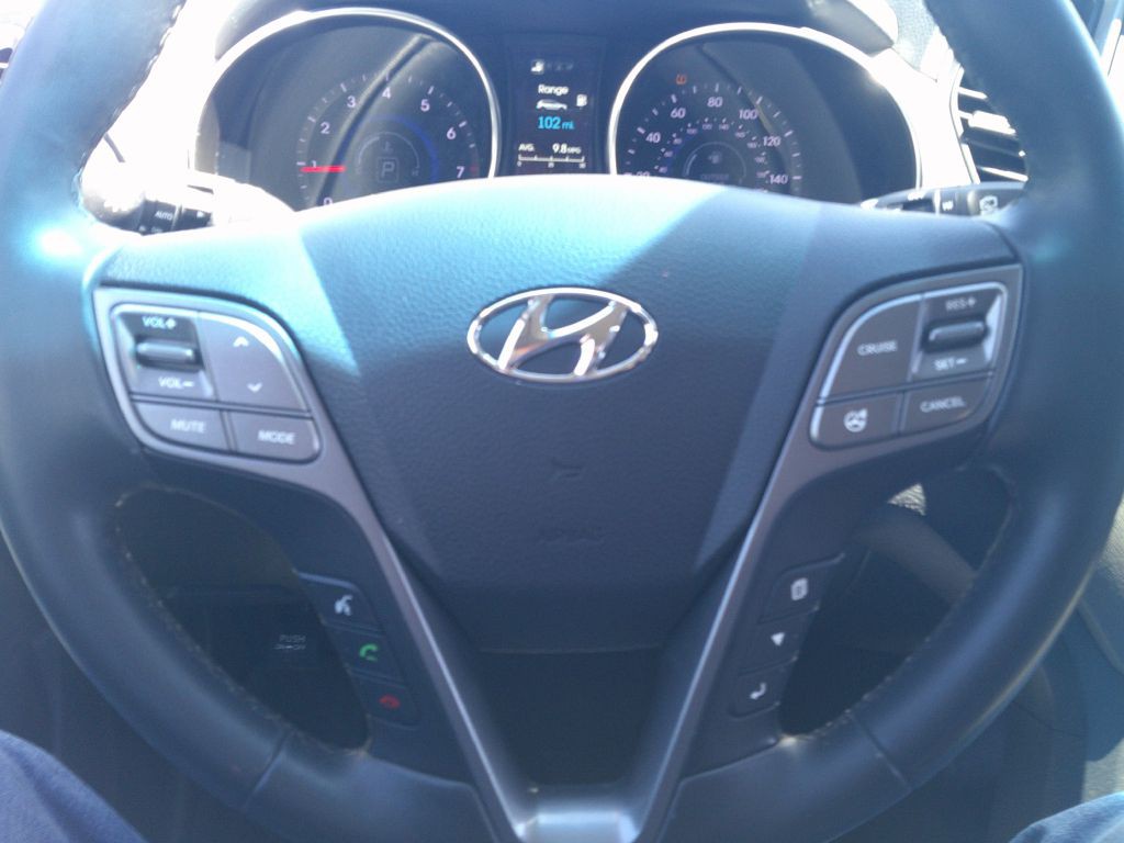 2016 Hyundai Santa Fe Image 14