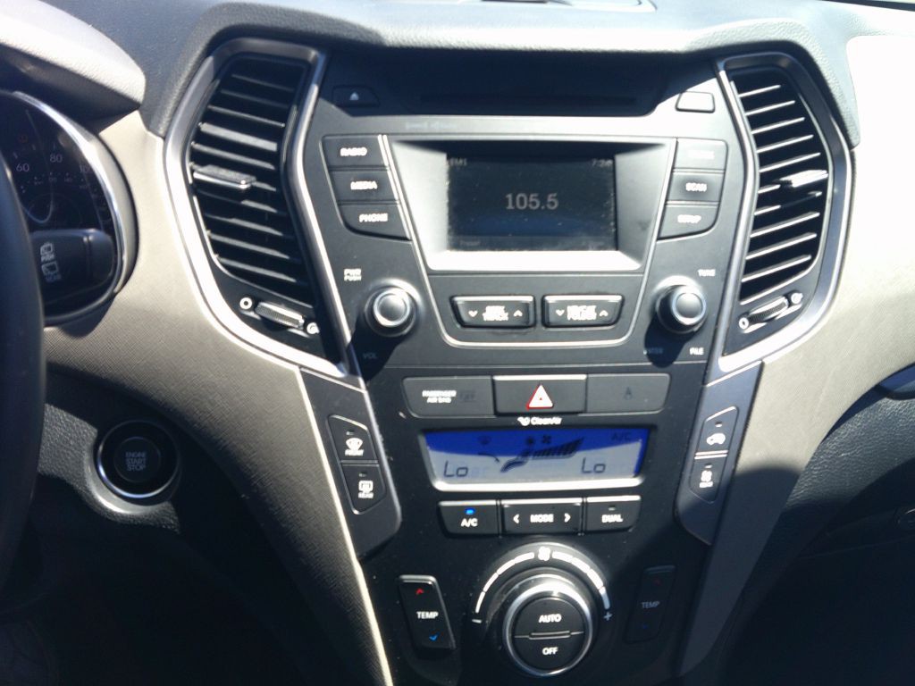 2016 Hyundai Santa Fe Image 16