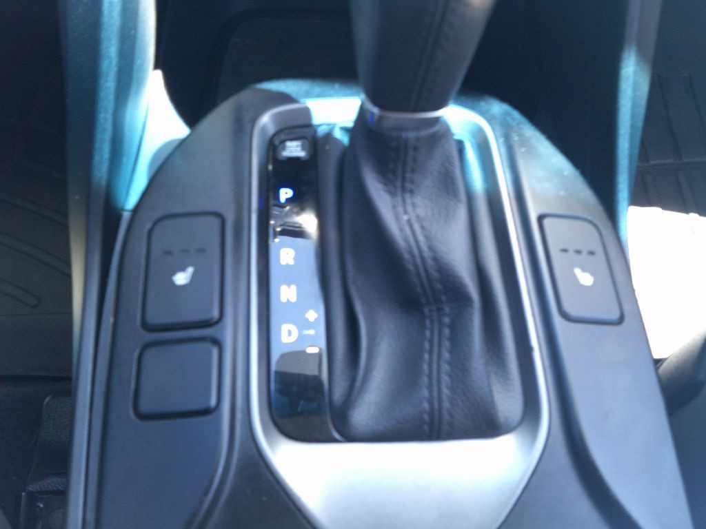 2016 Hyundai Santa Fe Image 18
