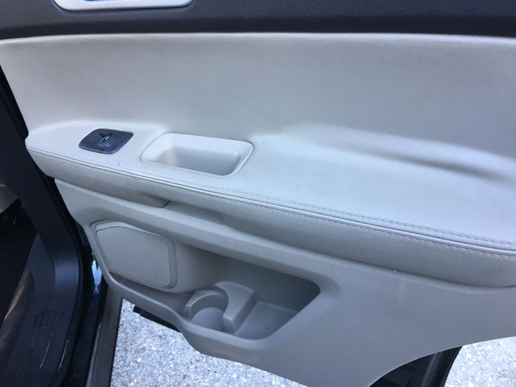 2013 Ford Explorer Image 16