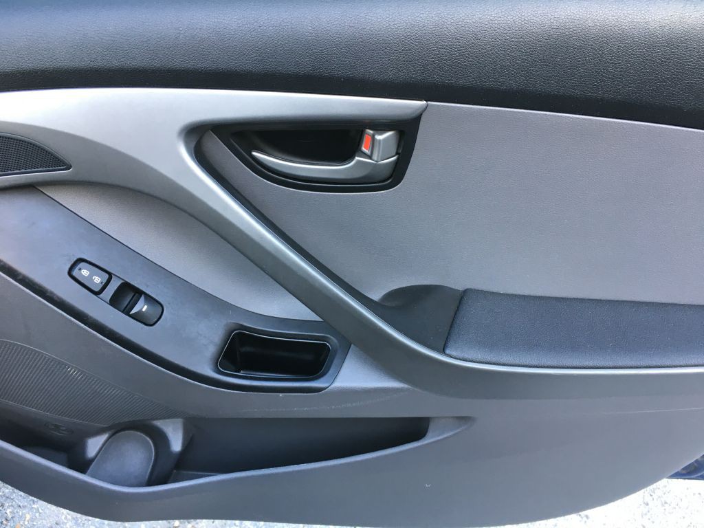 2015 Hyundai Elantra Image 16