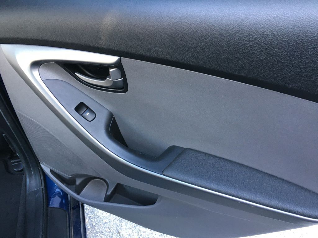 2015 Hyundai Elantra Image 18