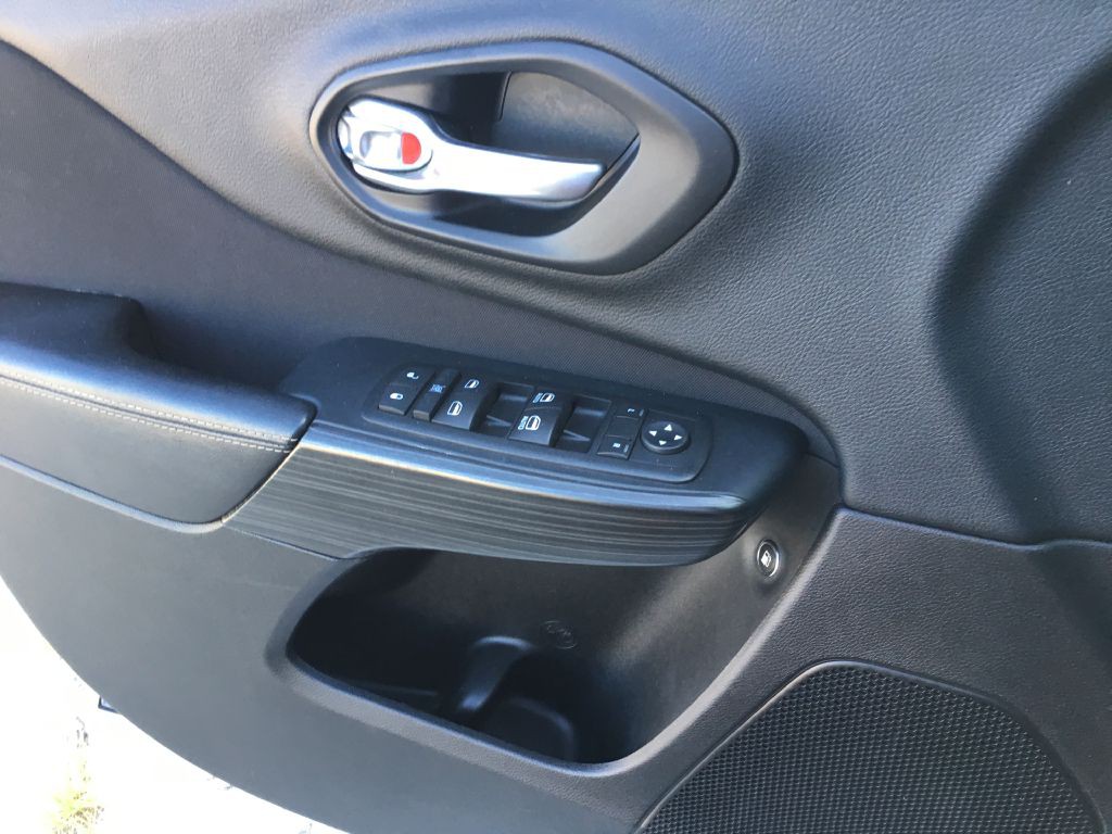 2015 Jeep Cherokee Image 9