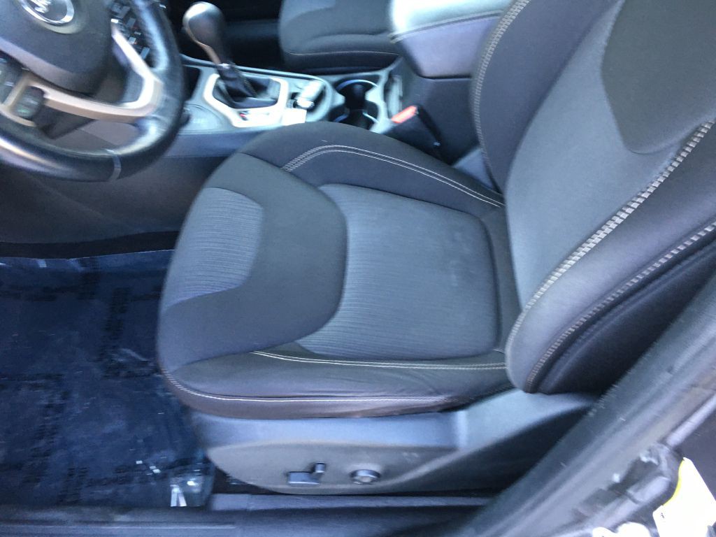 2015 Jeep Cherokee Image 10